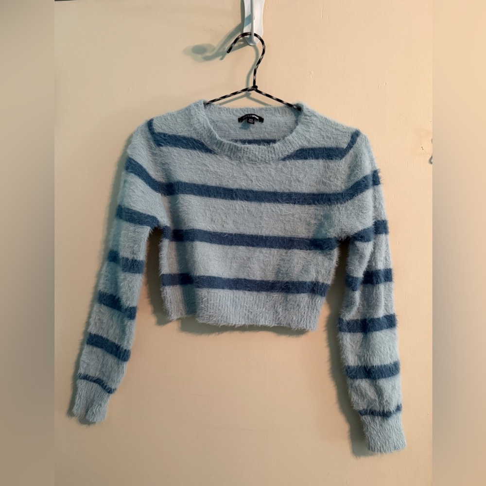 Fashion Nova cropped sweater top